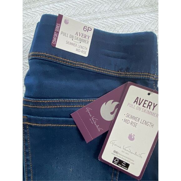 Gloria Vanderbilt 6P Avery Pull On Capris Color: dark wash - Picture 6 of 11